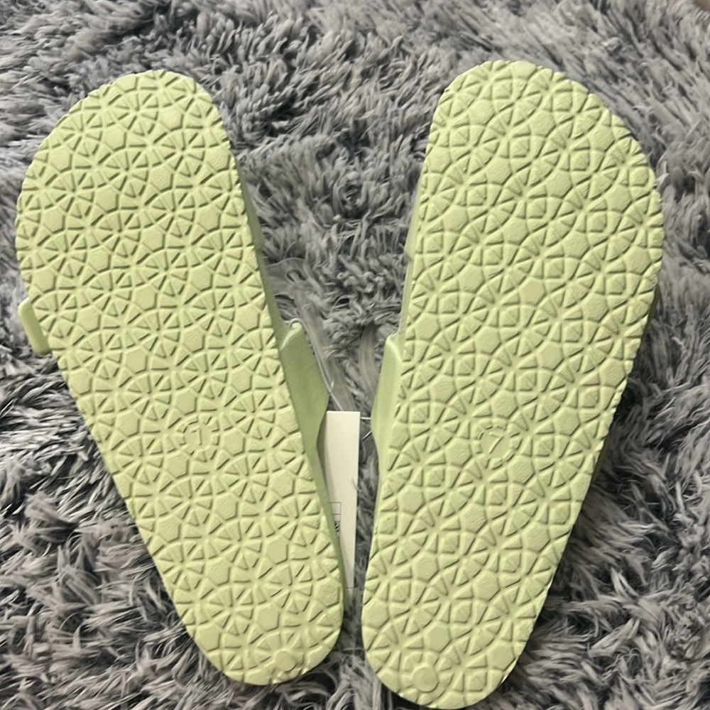 NWT Shade & Shore slip ons sandals Size 7 - Picture 2 of 4